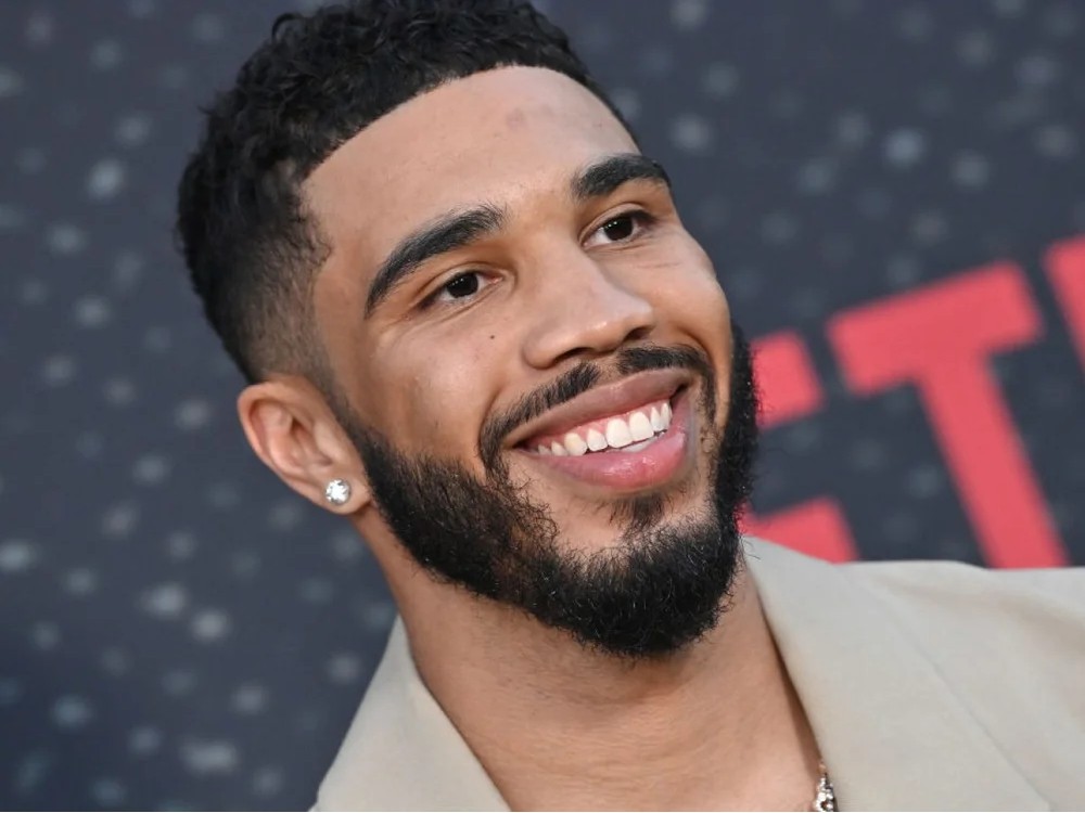 塔图姆重返赛场，夺冠首场状态出色，瑞士队观众沸腾！再创辉煌时刻的简单介绍