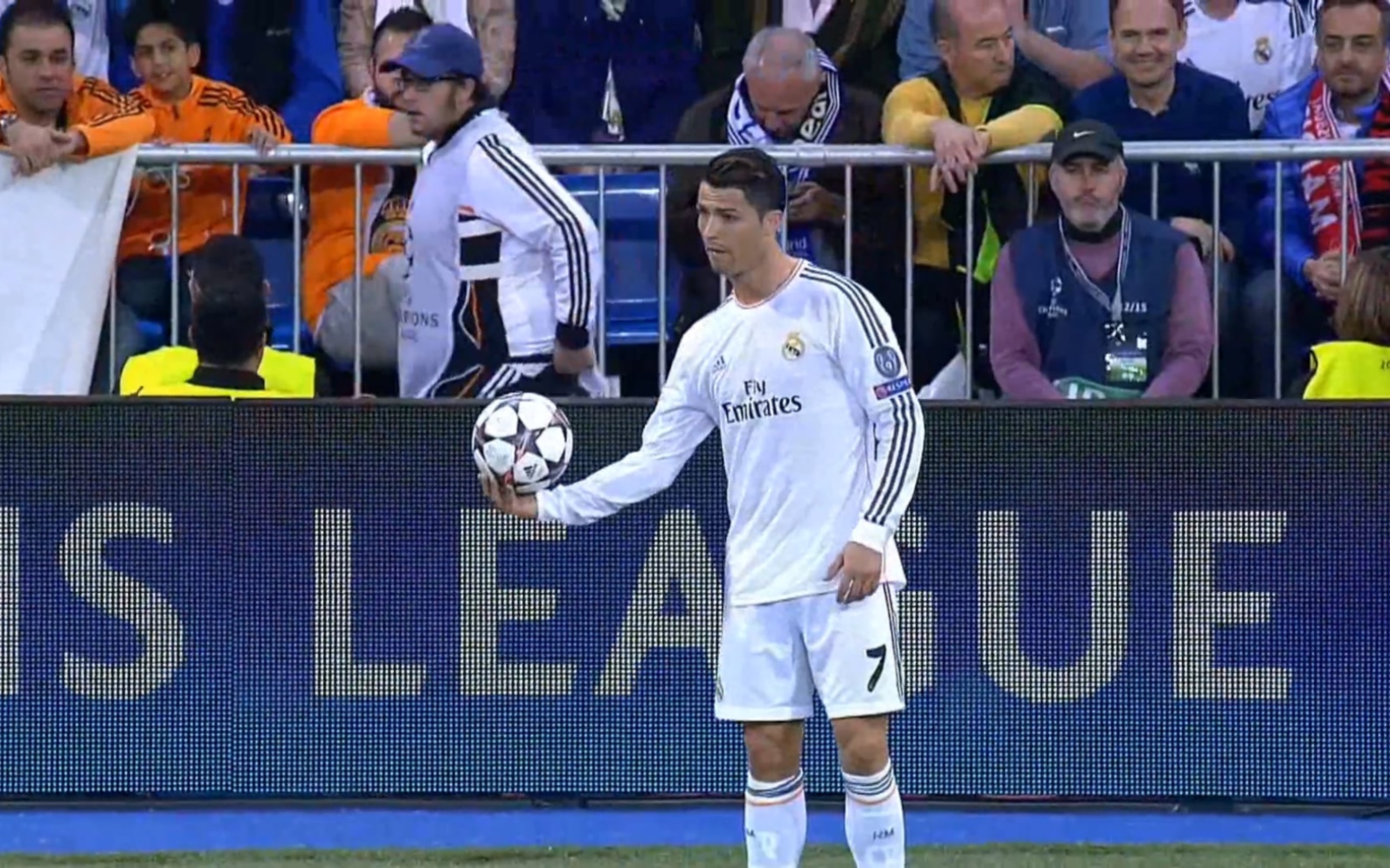 C罗连续十场比赛得分超过大比分获胜,拜仁不断突破!比赛高潮迭起的简单介绍-开云平台