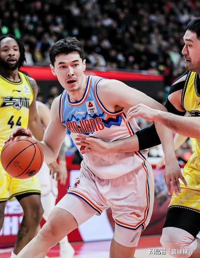 巴塞罗那训练开放日；清晨篮板制胜引欢呼；CBA季后赛在即；心理建设被强调的简单介绍